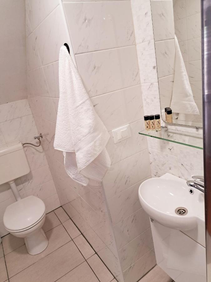 Holiday House Casa Maria Ровин Екстериор снимка