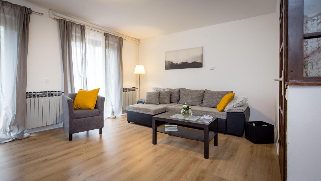 Holiday House Casa Maria Ровин Екстериор снимка