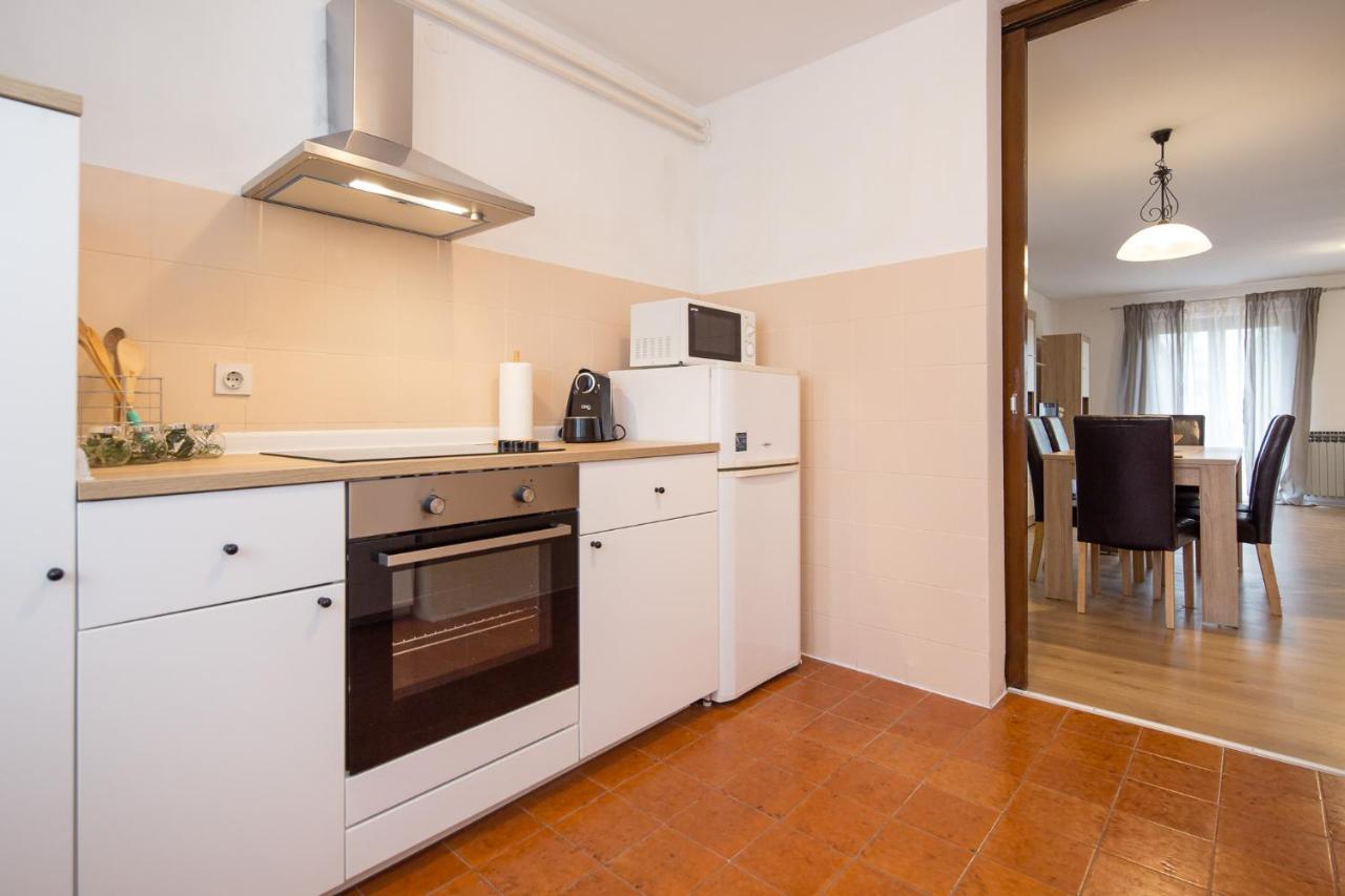 Holiday House Casa Maria Ровин Екстериор снимка