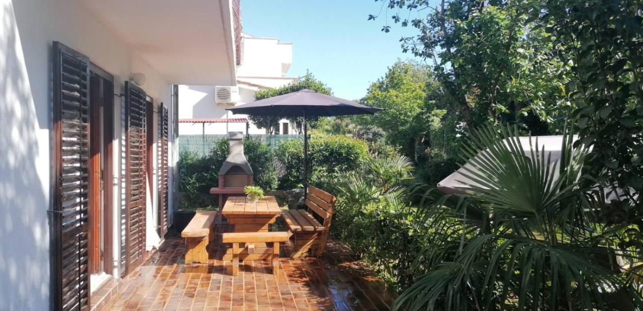 Holiday House Casa Maria Ровин Екстериор снимка